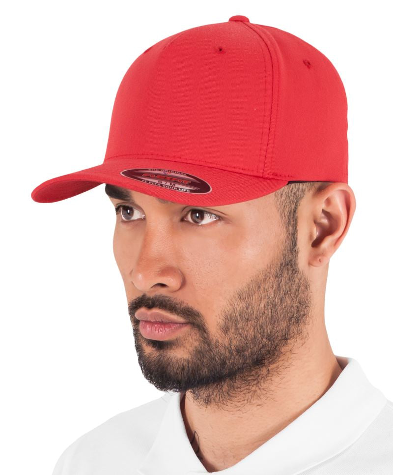 Flexfit 6560 punane nokamüts modellil