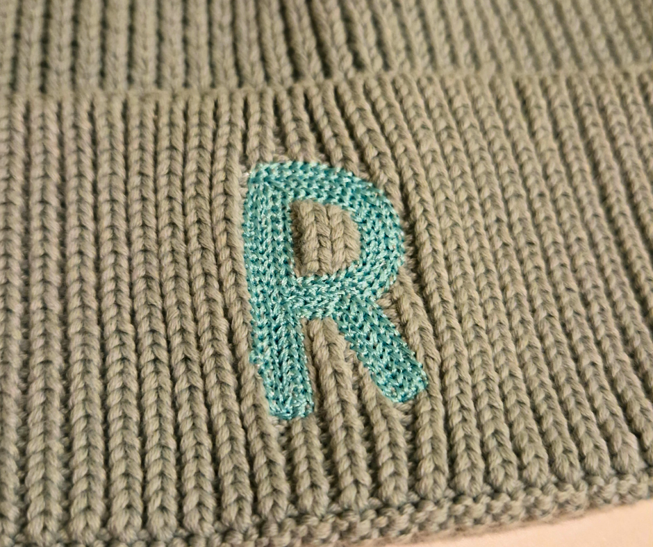 Beebimüts "Beebikaru" nimetähe tikandiga - BeeCap