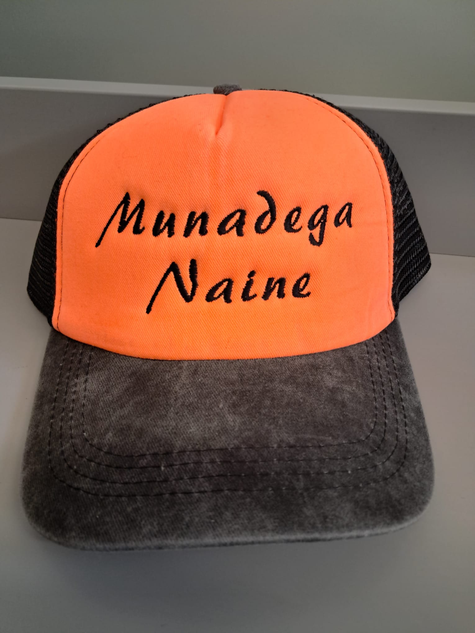 tikandiga naiste nokamüts